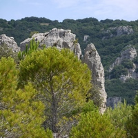 Photo de France - Le Cirque de Mourèze et le Lac du Salagou